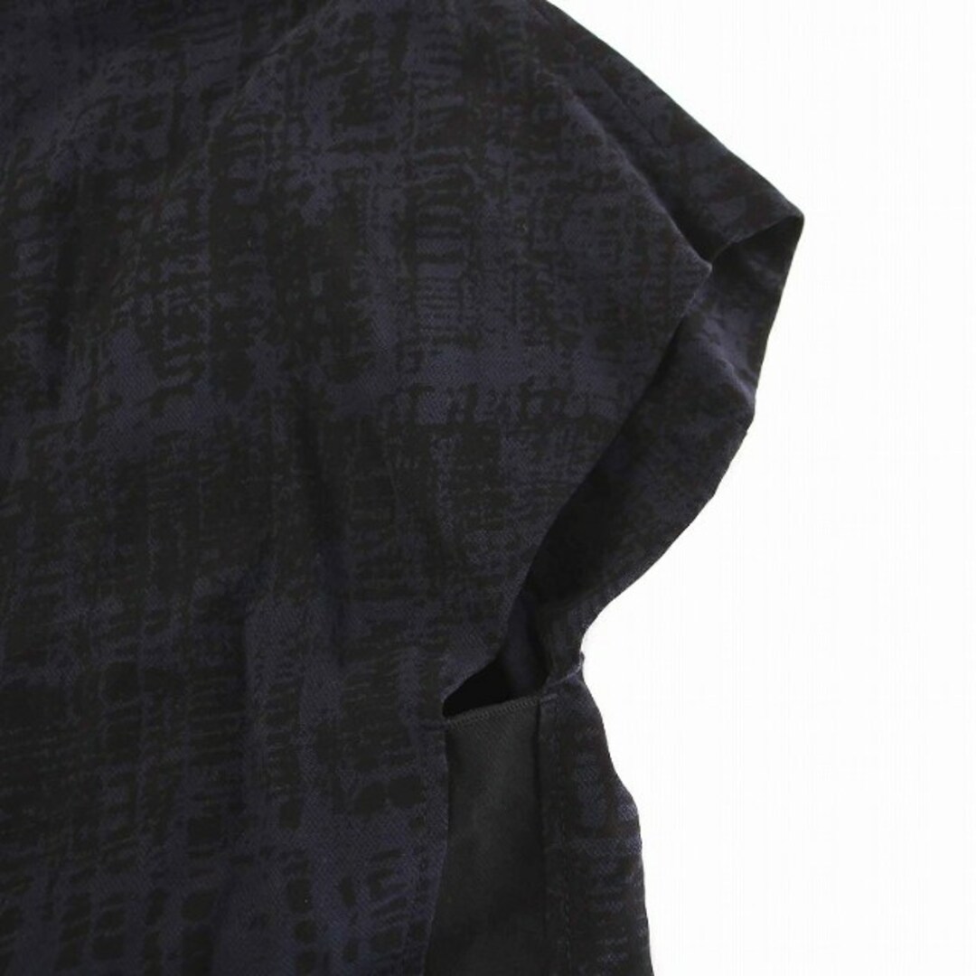 HUGO BOSS(ヒューゴボス)のヒューゴボス ブラウス カットソー プルオーバー 総柄 ノースリーブ 34 紺 レディースのトップス(シャツ/ブラウス(半袖/袖なし))の商品写真