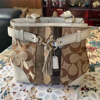 COACH(ホワイト/白色系)のフリマアイテム一覧 COACH(ホワイト/白色系)のフリマアイテム一覧