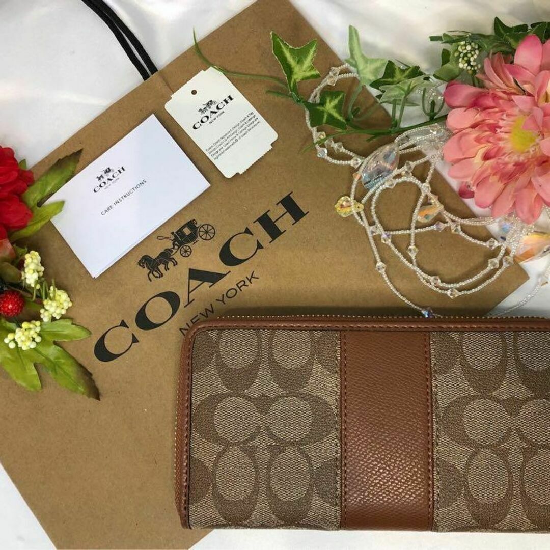 COACH コーチ ベージュ シグネチャー キャメル ストライプ レディースのファッション小物(財布)の商品写真