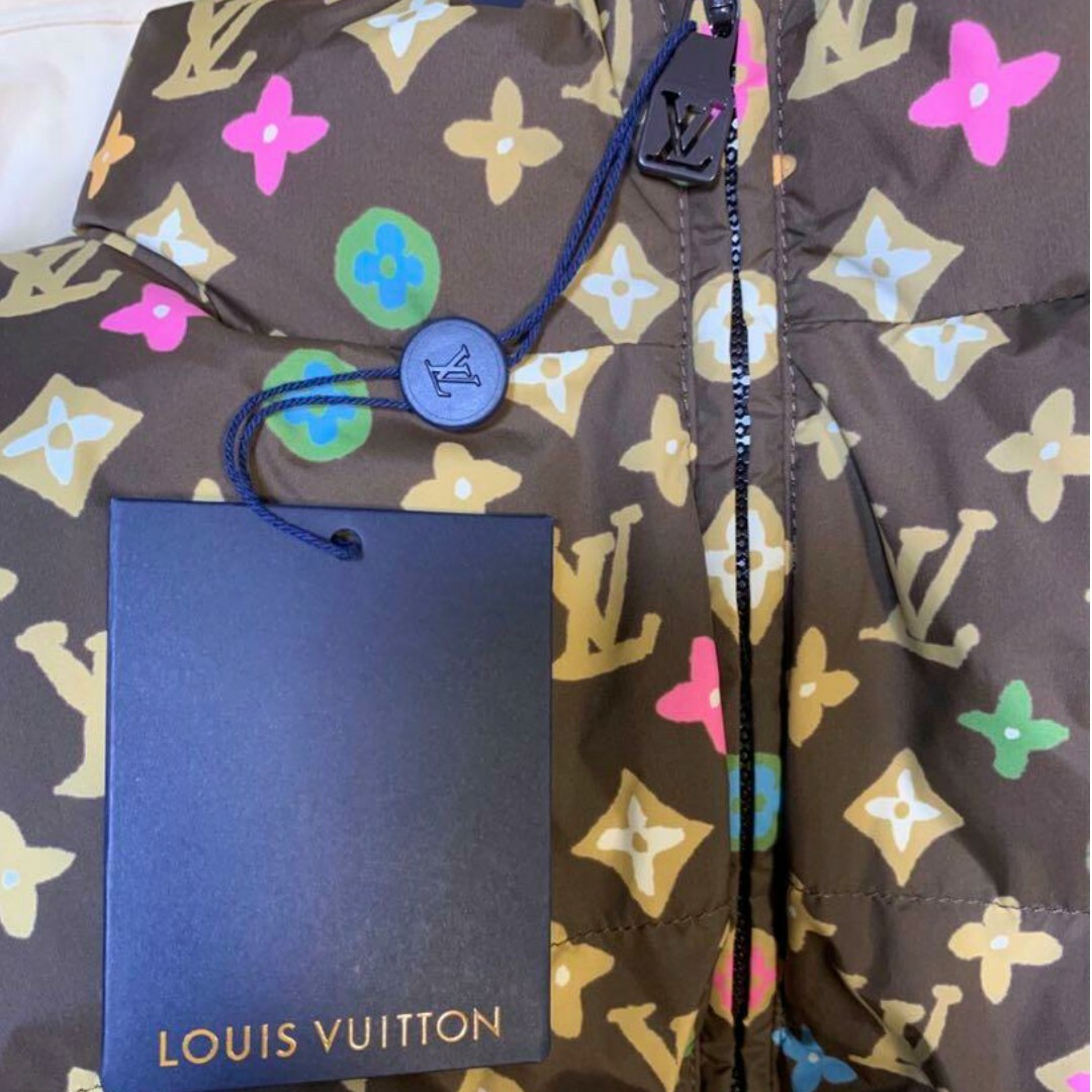 LOUIS VUITTON(ルイヴィトン)のルイヴィトン モノグラムプリント ライトダウンジャケット 伊勢丹新宿メンズ店限定 メンズのジャケット/アウター(ダウンジャケット)の商品写真