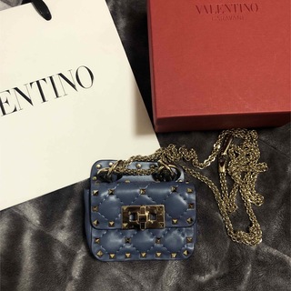 ヴァレンティノ(VALENTINO)のヴァレンティノ　ロックスタッズバッグ　マイクロバッグ　ブルー(ハンドバッグ)