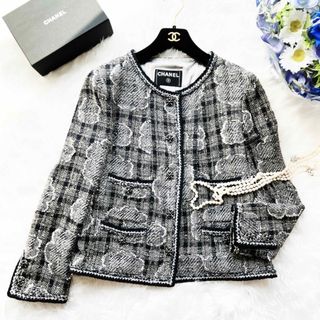 シャネル(CHANEL)の美品　CHANELシャネル　ツイード　グリポア　カメリア　ブレード　ジャケット　(ノーカラージャケット)