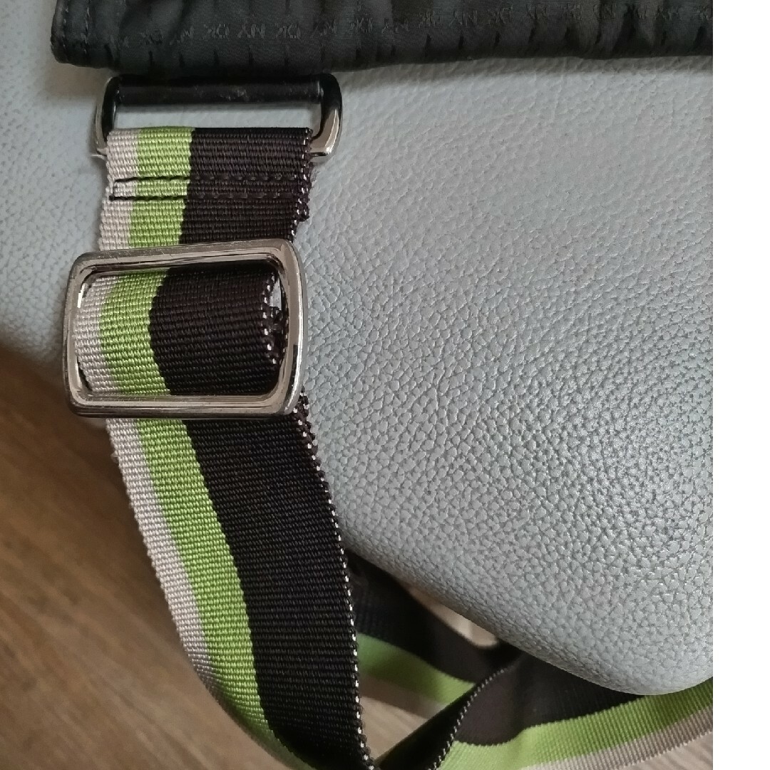 ドナキヤランショルダーバック レディースのバッグ(ショルダーバッグ)の商品写真