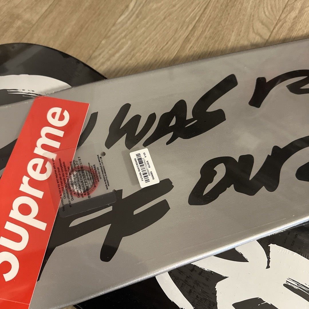 Supreme(シュプリーム)のSupreme Futura Skateboard Deckスケート　シルバー スポーツ/アウトドアのスポーツ/アウトドア その他(スケートボード)の商品写真