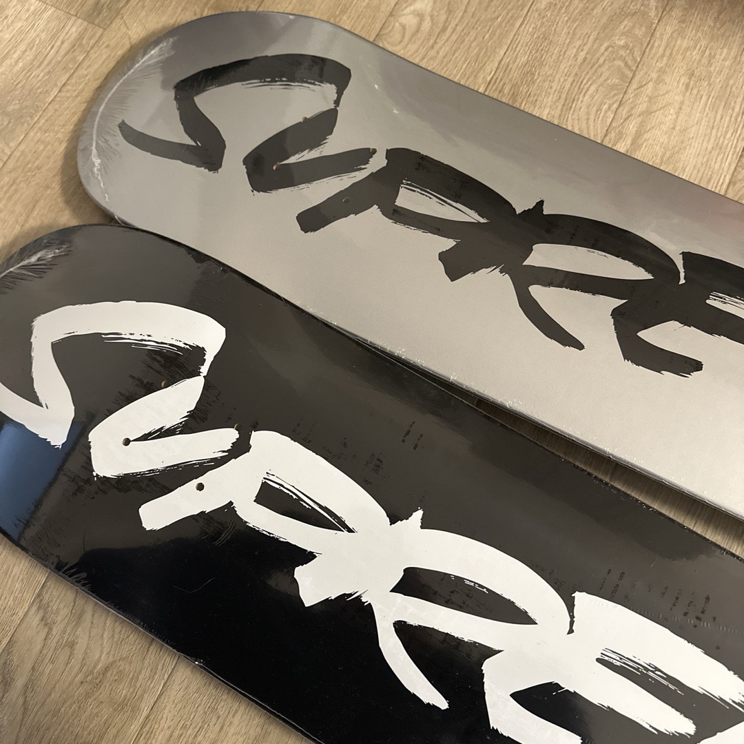 Supreme(シュプリーム)のSupreme Futura Skateboard Deckスケート　シルバー スポーツ/アウトドアのスポーツ/アウトドア その他(スケートボード)の商品写真