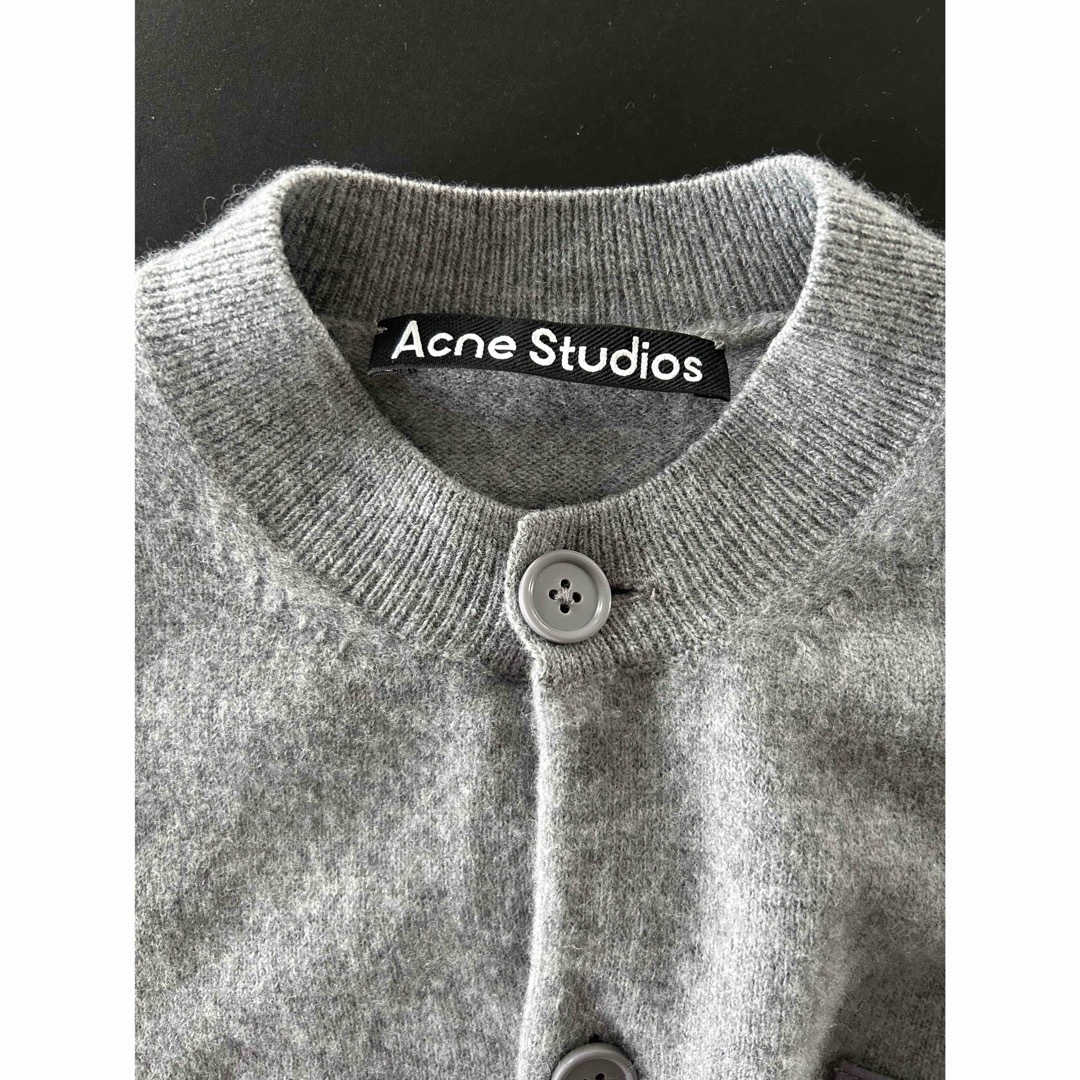 Acne Studios(アクネストゥディオズ)のAcne Studios クルーネックカーディガン  Face レディースのトップス(カーディガン)の商品写真