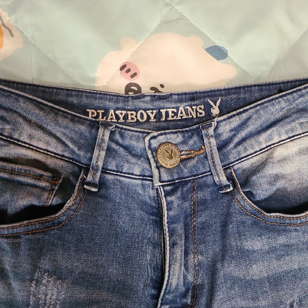 PLAYBOY(プレイボーイ)のPLAYBOY　ダメージスキニーデニム レディースのパンツ(デニム/ジーンズ)の商品写真