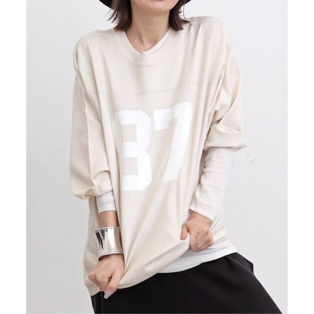 L'Appartement DEUXIEME CLASSE(アパルトモンドゥーズィエムクラス)のL'Appartement GOOD GRIEF!FOOTBALL TEE レディースのトップス(Tシャツ(長袖/七分))の商品写真