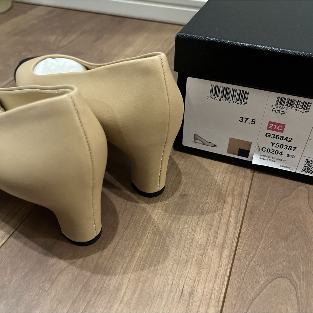 CHANEL(シャネル)の新品 CHANEL シャネル パンプス バイカラー  ココマーク 37 1/2 レディースの靴/シューズ(ハイヒール/パンプス)の商品写真