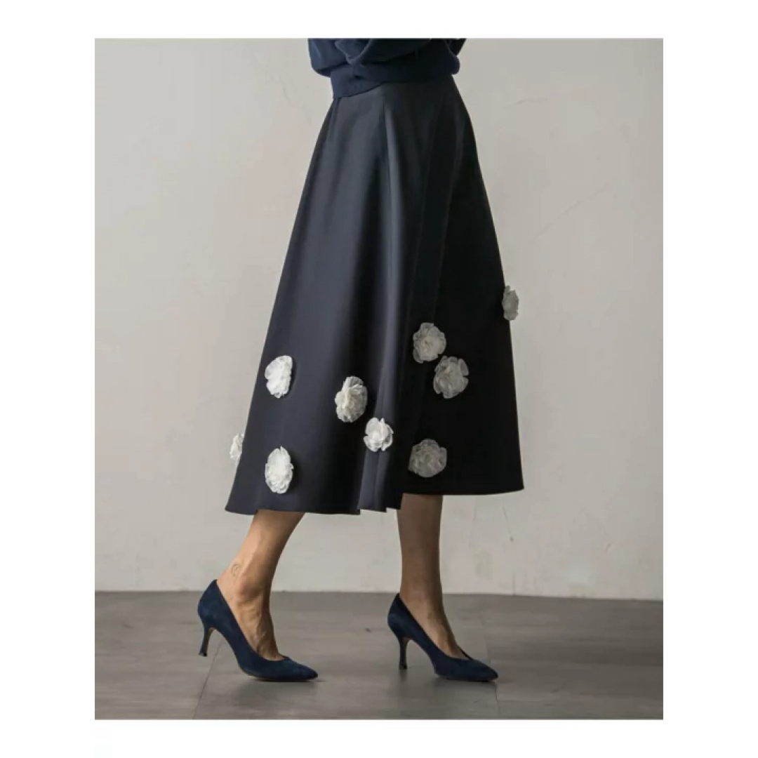 VIAGGIO BLU(ビアッジョブルー)の最終値下★ビアッジョブルー カメリアモチーフスカート 立体 お花 フラワー 3D レディースのスカート(ロングスカート)の商品写真