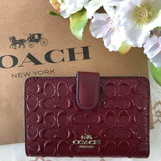 COACH エンボス エナメル エンジ ワインレッド 二つ折り(財布)