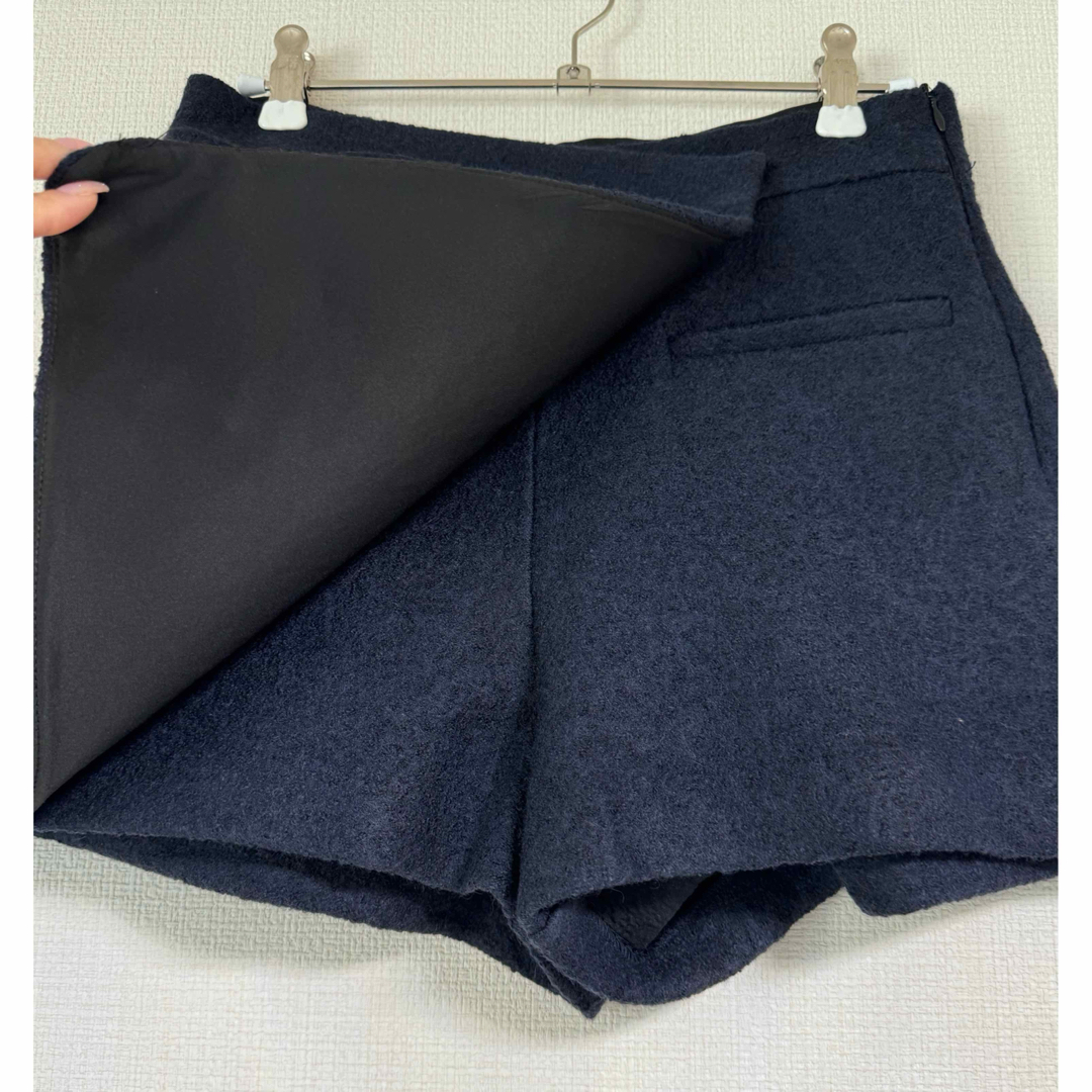 ZARA(ザラ)のザラ ZARA テクスチャー アシンメトリー スコート ネイビー スカート レディースのパンツ(ショートパンツ)の商品写真