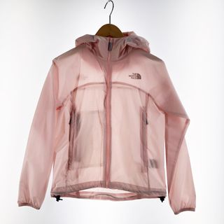 ザノースフェイス(THE NORTH FACE)の〇〇THE NORTH FACE ザノースフェイス スワローテールフーディー レディース ナイロンパーカー サイズS NPW21620 サーモンピンク(パーカー)