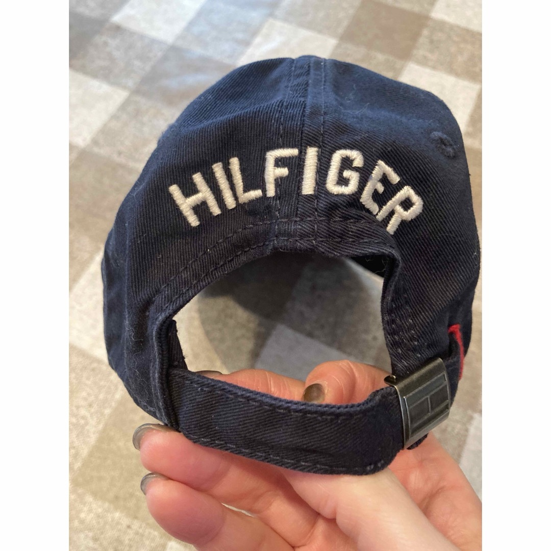TOMMY HILFIGER(トミーヒルフィガー)のトミーヒルフィガー　フリーサイズ　ネイビーキャップ レディースの帽子(キャップ)の商品写真