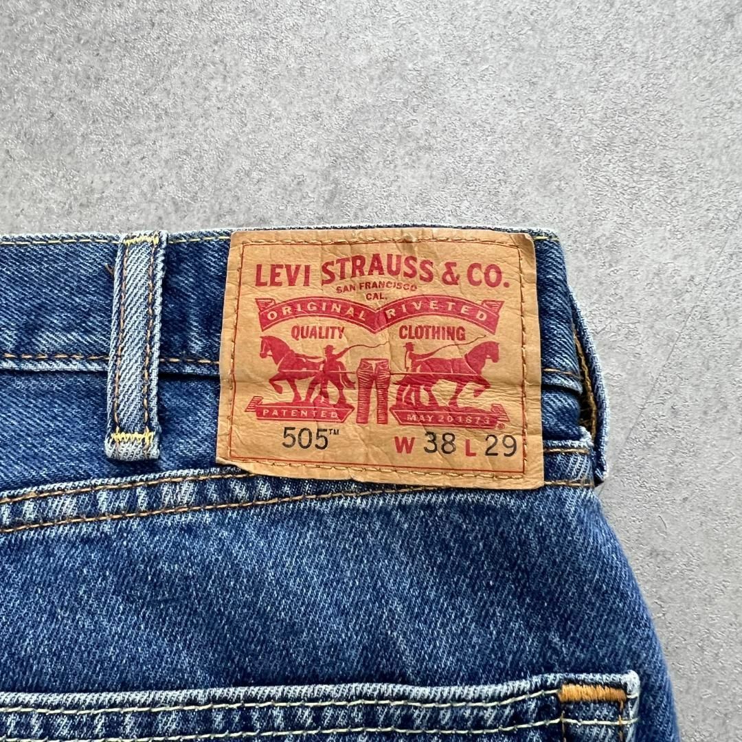 Levi's(リーバイス)のリーバイス505　デニムパンツ　ジーパン　ジーンズ　古着　青　W38 メンズのパンツ(デニム/ジーンズ)の商品写真