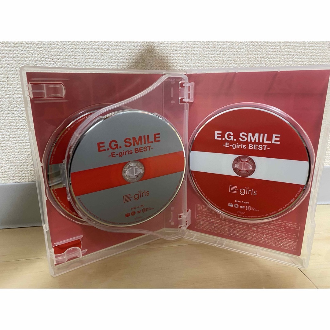 E-girls(イーガールズ)のE．G．SMILE　-E-girls　BEST-（DVD（3枚組）付） エンタメ/ホビーのCD(ポップス/ロック(邦楽))の商品写真