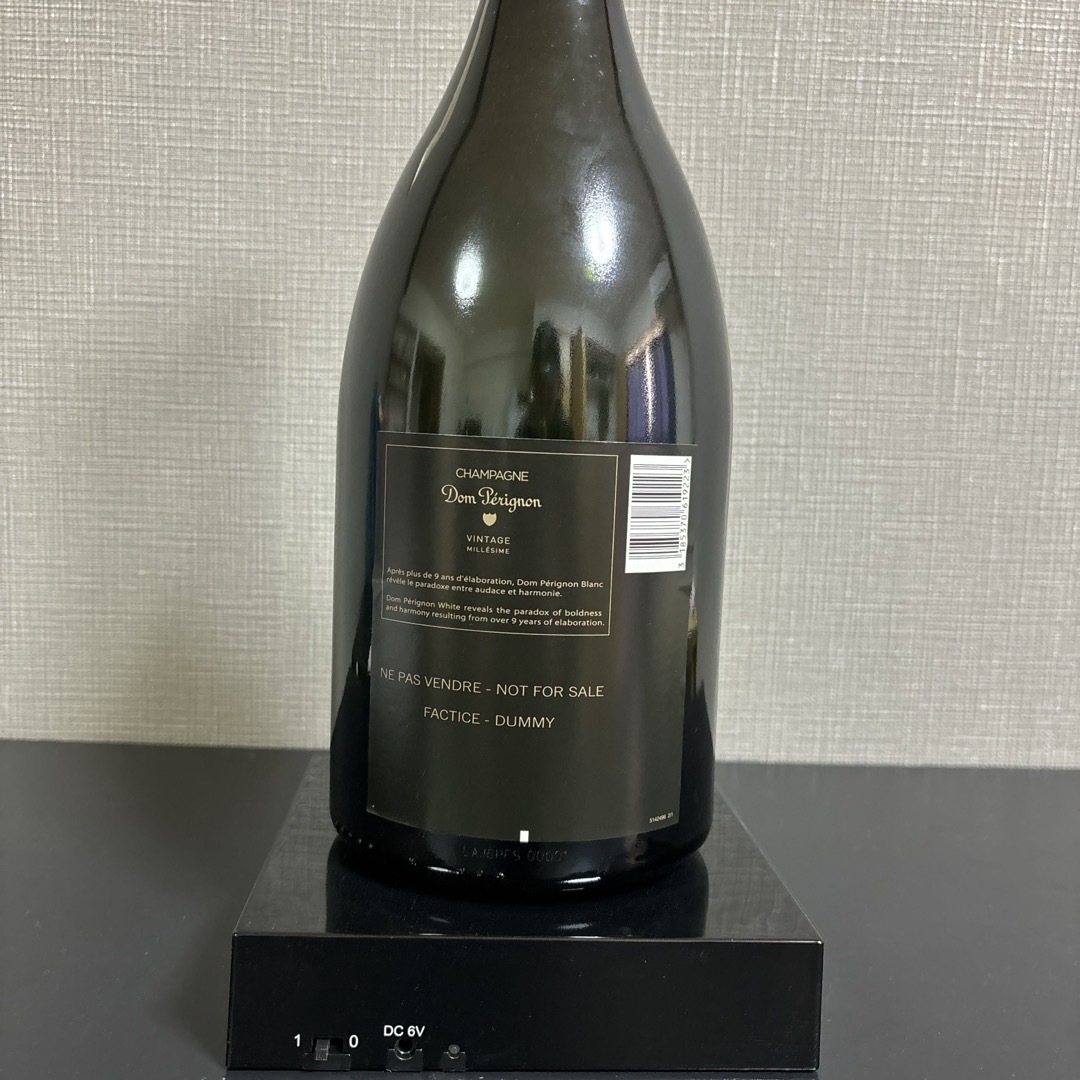 Dom Pérignon(ドンペリニヨン)の非売品　光るドンペリ　ダミーボトル！充電コード付き！ インテリア/住まい/日用品のキッチン/食器(アルコールグッズ)の商品写真