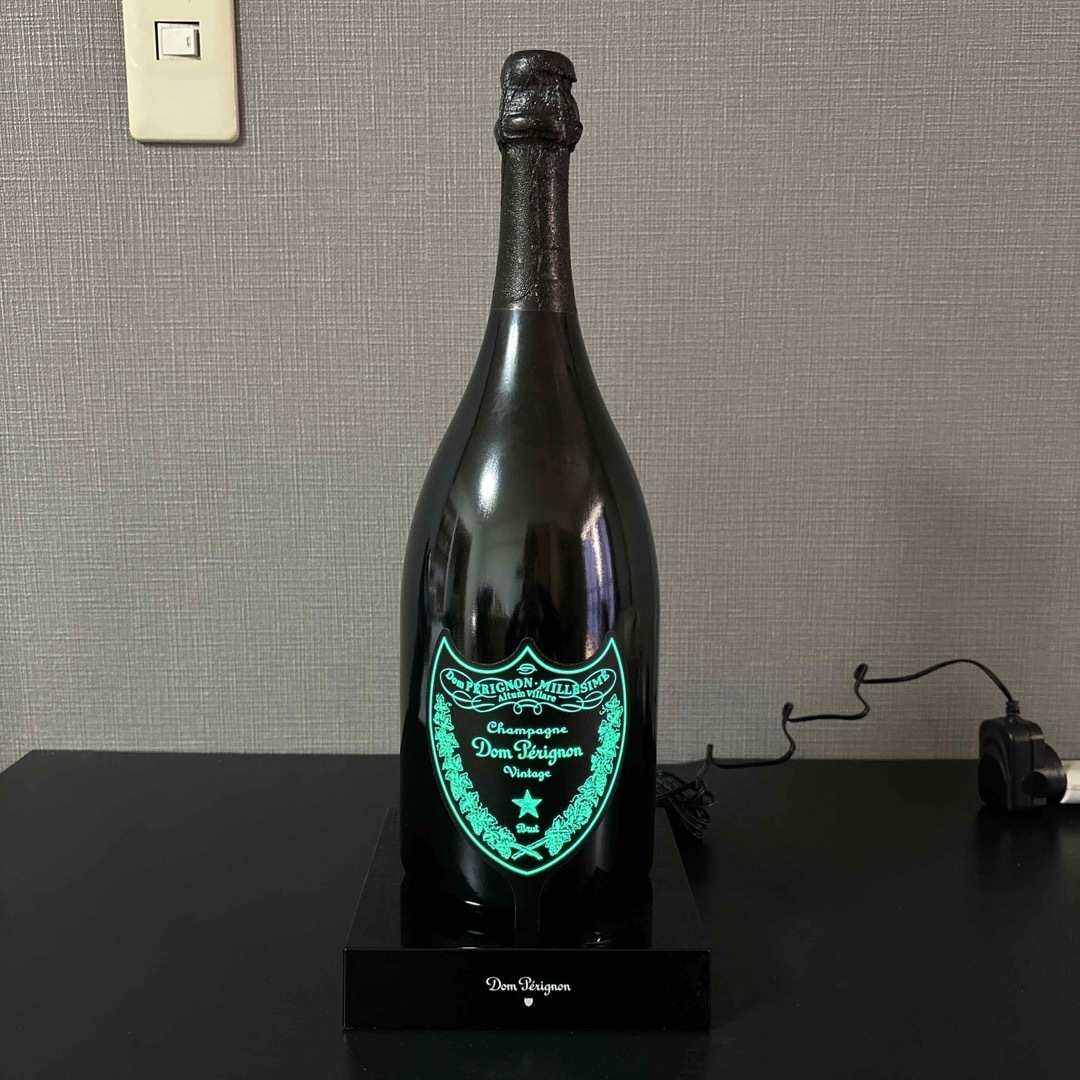 Dom Pérignon(ドンペリニヨン)の非売品　光るドンペリ　ダミーボトル！充電コード付き！ インテリア/住まい/日用品のキッチン/食器(アルコールグッズ)の商品写真