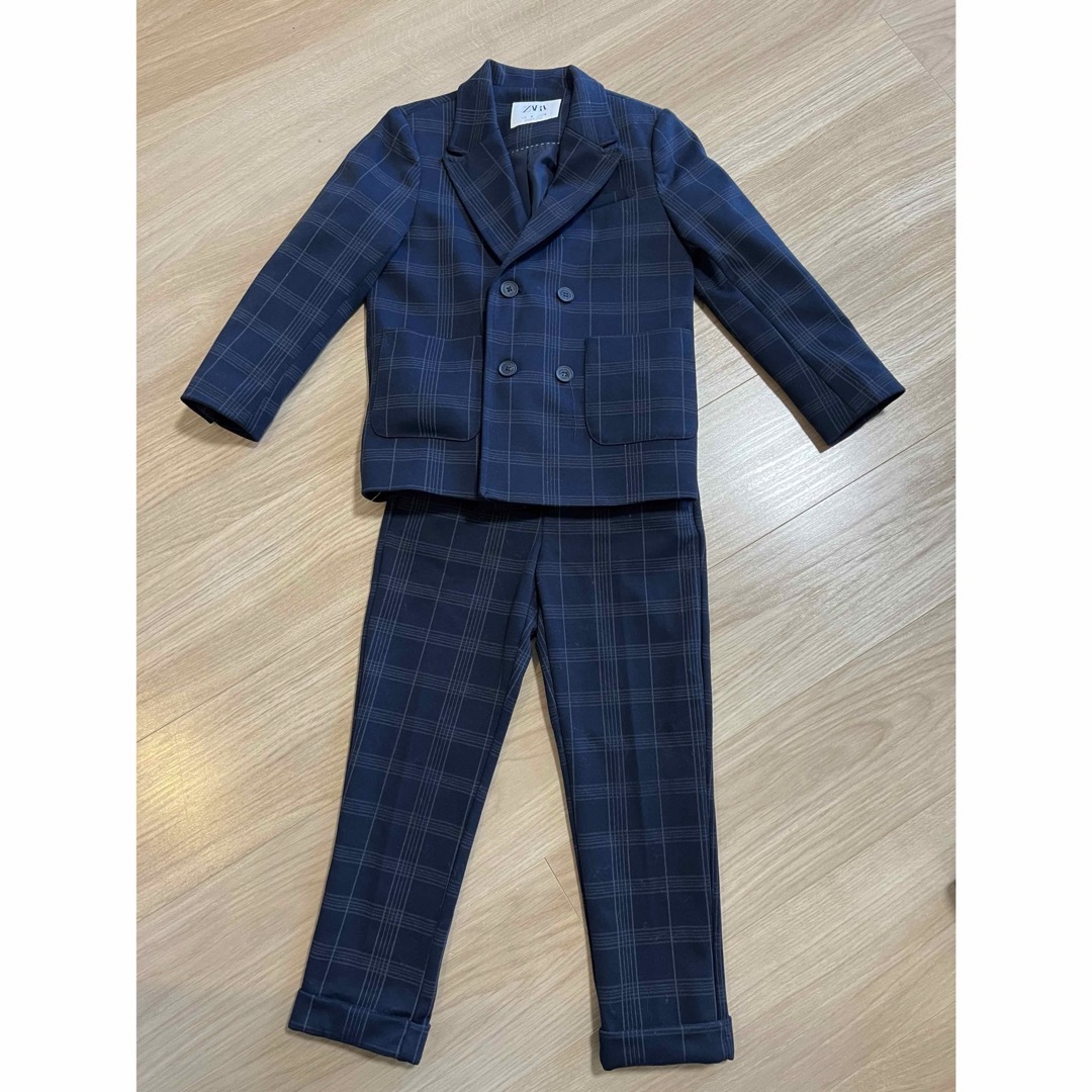 ZARA(ザラ)のZARA キッズ　スーツ　116 cm キッズ/ベビー/マタニティのキッズ服男の子用(90cm~)(ジャケット/上着)の商品写真