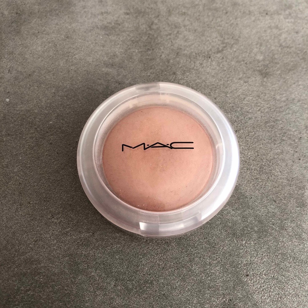 MAC(マック)のMAC グロー　プレイブラッシュ　ソーナチュラル　チーク コスメ/美容のベースメイク/化粧品(チーク)の商品写真