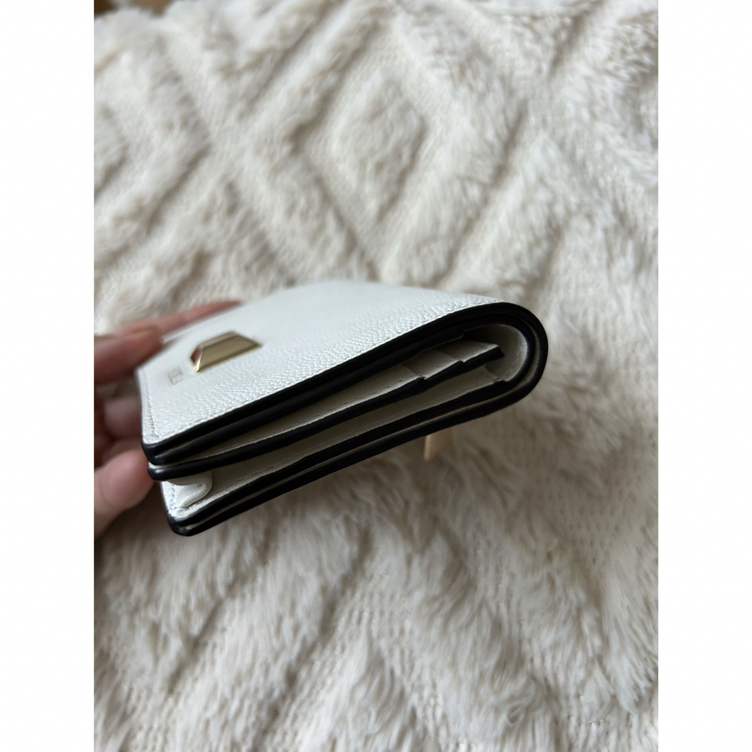 Furla(フルラ)のフルラ　FURLA  財布　ミニ財布　二つ折り財布　白 レディースのファッション小物(財布)の商品写真