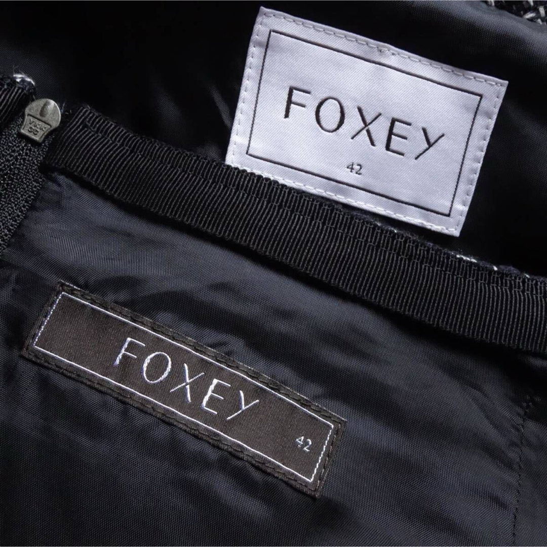 FOXEY(フォクシー)のFOXEY 42 紺　ツイード ビジューボタン スカートスーツ セットアップ レディースのフォーマル/ドレス(スーツ)の商品写真