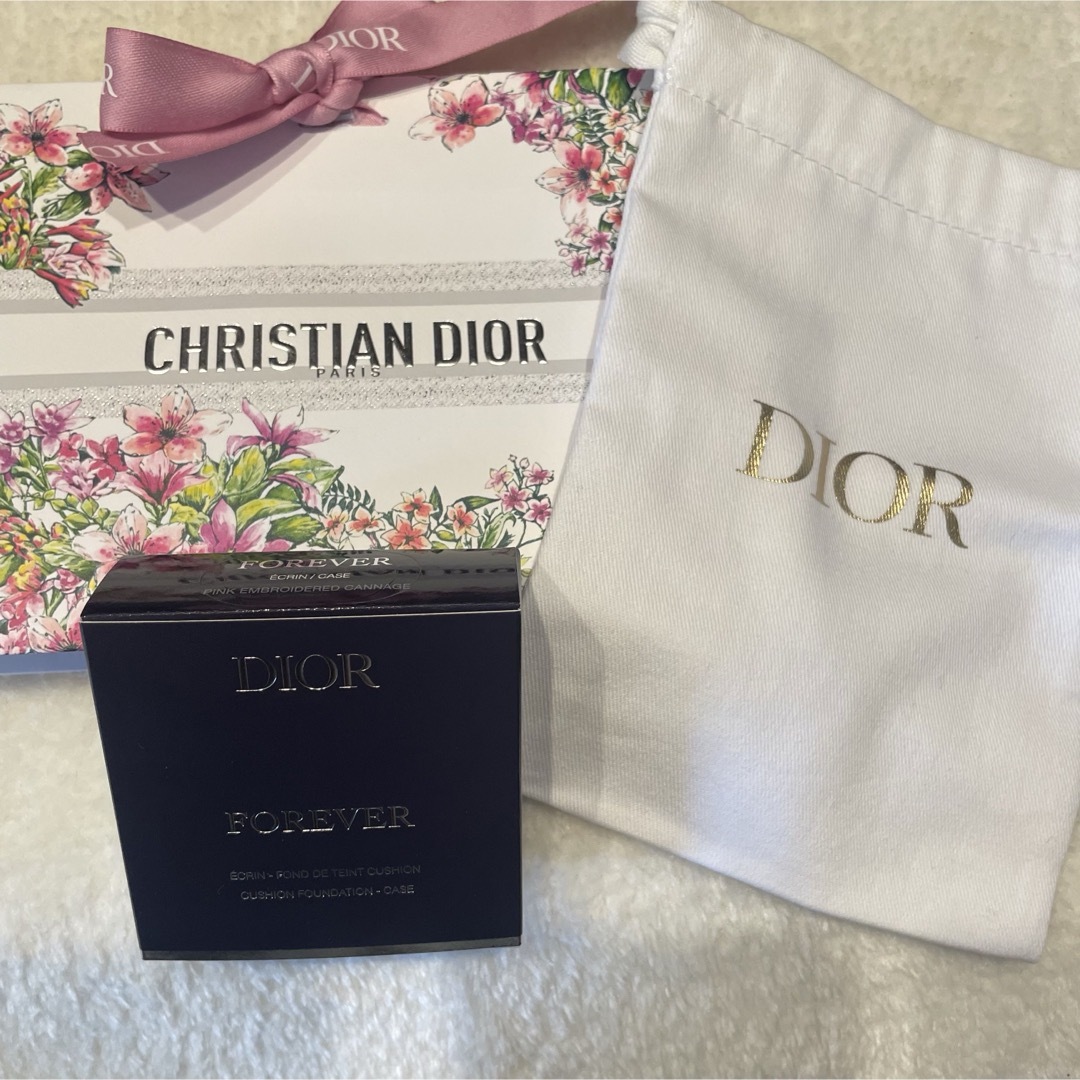 Dior(ディオール)のDior ディオールスキン　フォーエヴァー クッション ケース ピンク 巾着袋付 コスメ/美容のメイク道具/ケアグッズ(その他)の商品写真