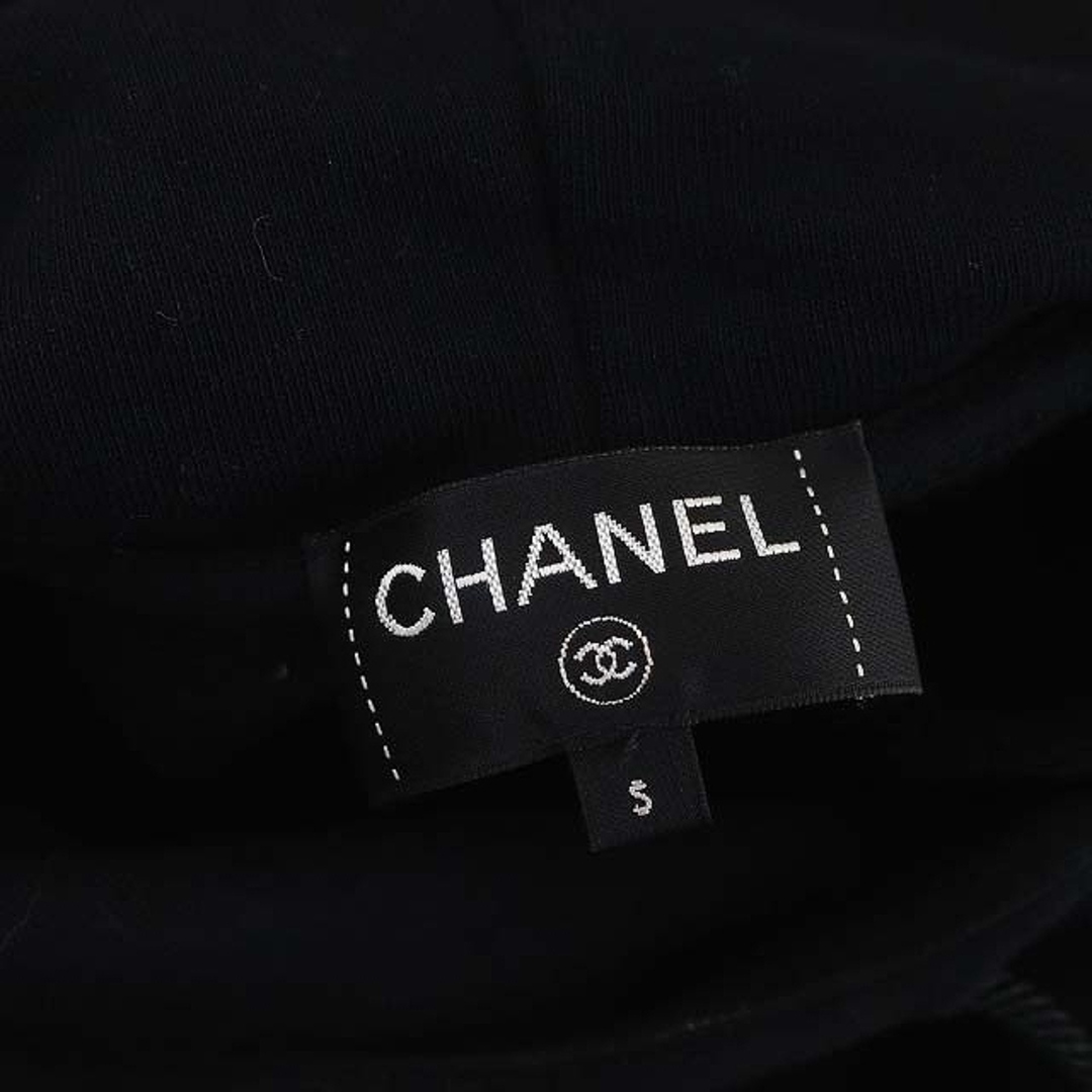 CHANEL(シャネル)のシャネル グラフィティ ロゴ ノースリーブ 20P P63297K48933 レディースのトップス(パーカー)の商品写真