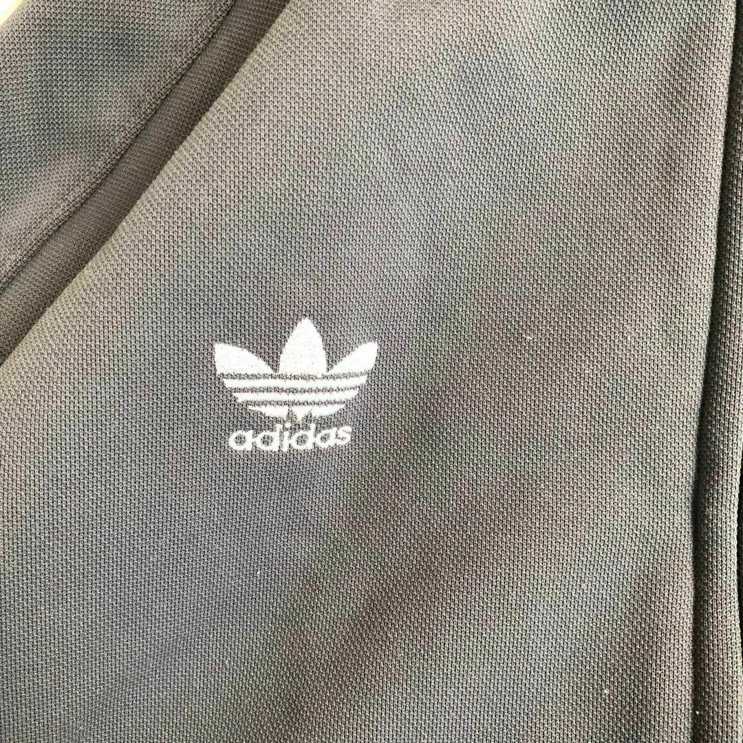 adidas(アディダス)のデサント製Adidasアディダス　トラックジャケット　グレー袖赤ライン古着XL メンズのトップス(ジャージ)の商品写真