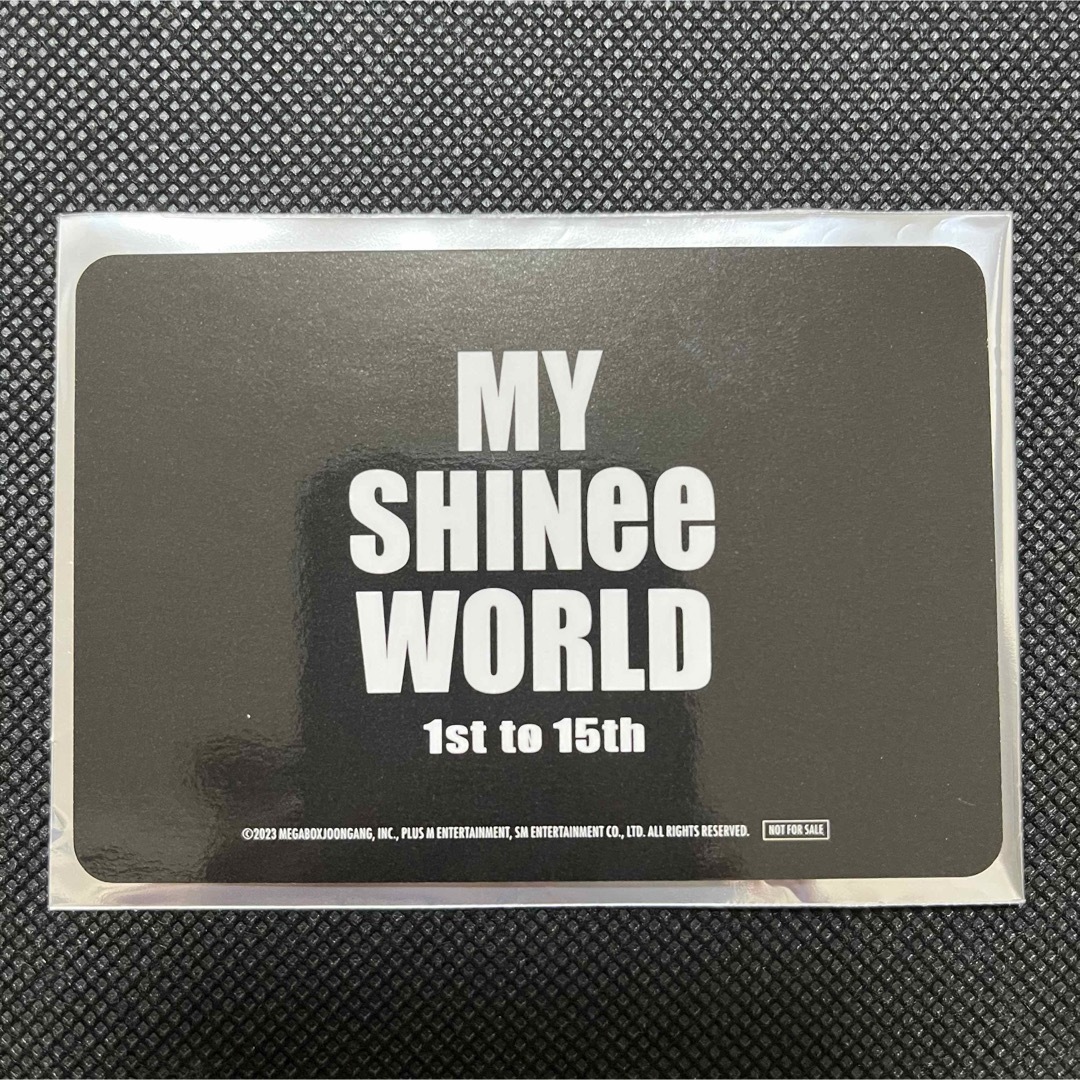 SHINee(シャイニー)の映画 My SHINee WORLD 前売り ムビチケ 特典 トレカ エンタメ/ホビーのタレントグッズ(アイドルグッズ)の商品写真