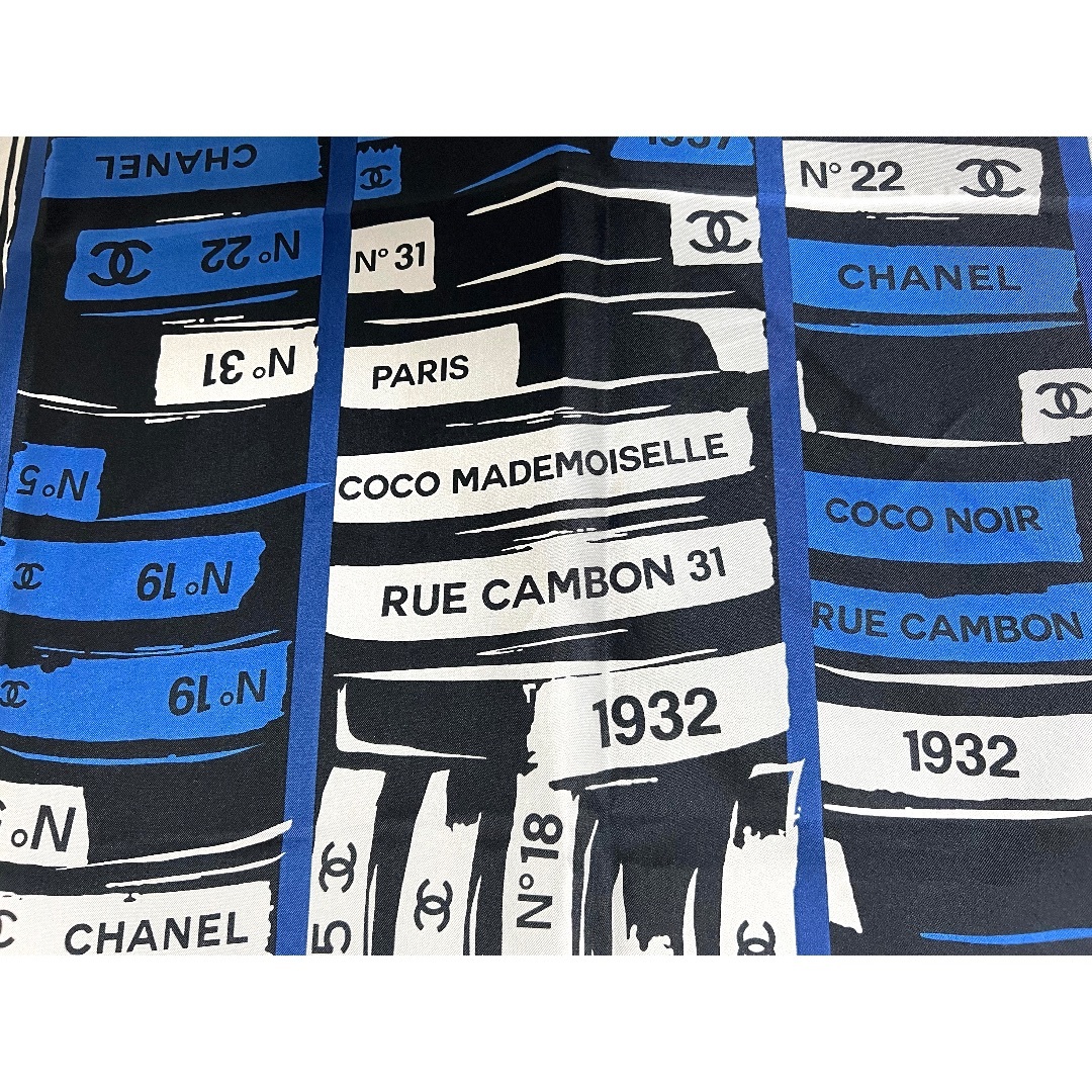 CHANEL(シャネル)のCHANEL シャネル ショール スカーフ シルク 100% グレー ネイビー 90×90cm 美品 レディースのファッション小物(バンダナ/スカーフ)の商品写真