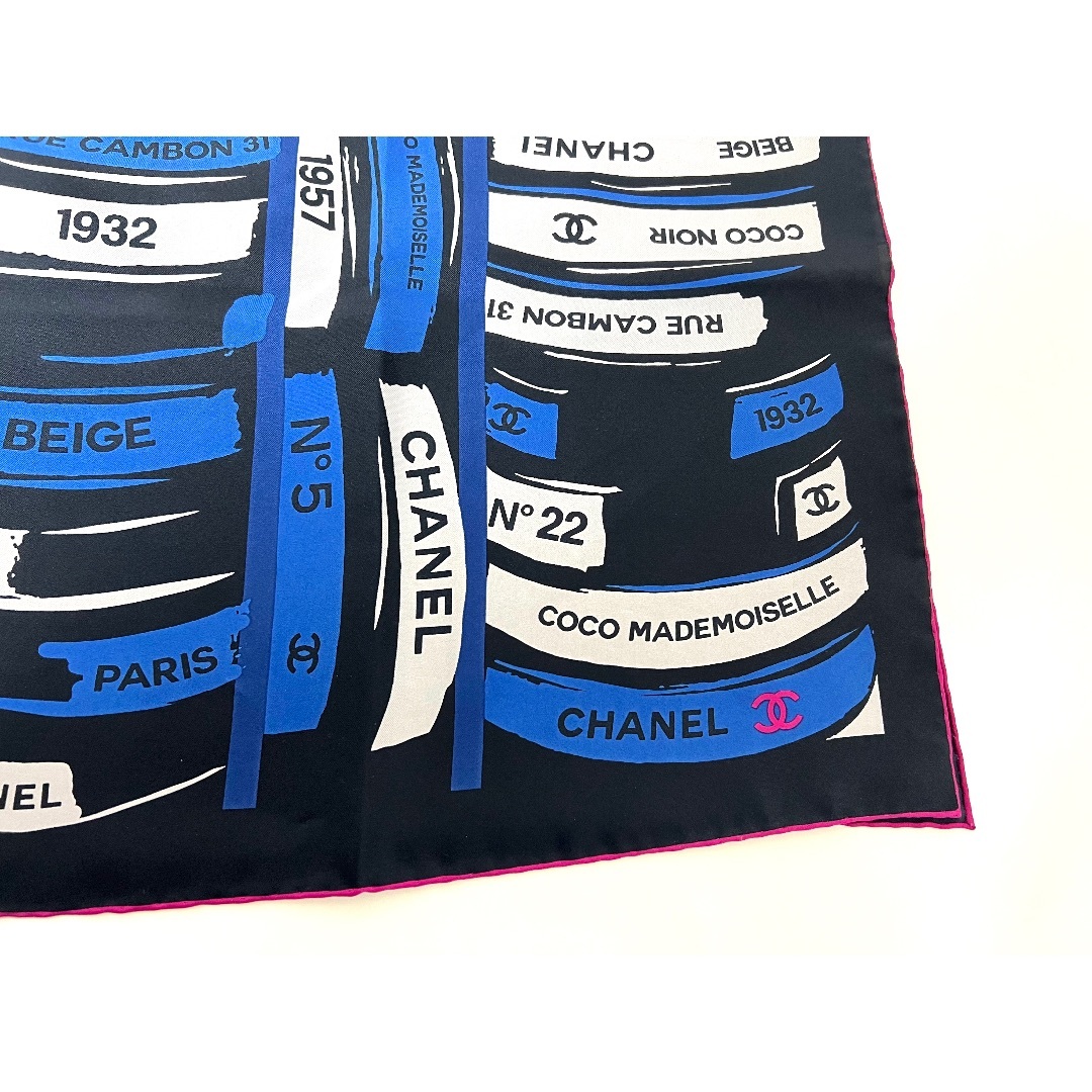 CHANEL(シャネル)のCHANEL シャネル ショール スカーフ シルク 100% グレー ネイビー 90×90cm 美品 レディースのファッション小物(バンダナ/スカーフ)の商品写真