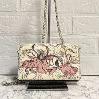 プラダ(PRADA)の【入手困難】プラダ ショルダーバッグ うさぎ ラビット 兎 チェーンウォレット(ショルダーバッグ)