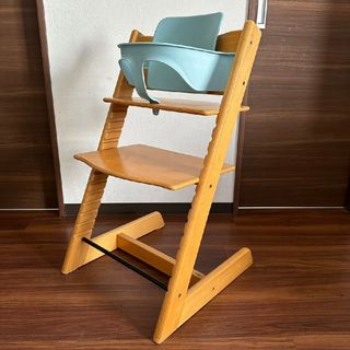 Stokke - 【極美品】STOKKE ピンクSN.6~ ベビーセット&トレイ付の Stokke - 【極美品】STOKKE ピンクSN.6~ ベビーセット&トレイ付の