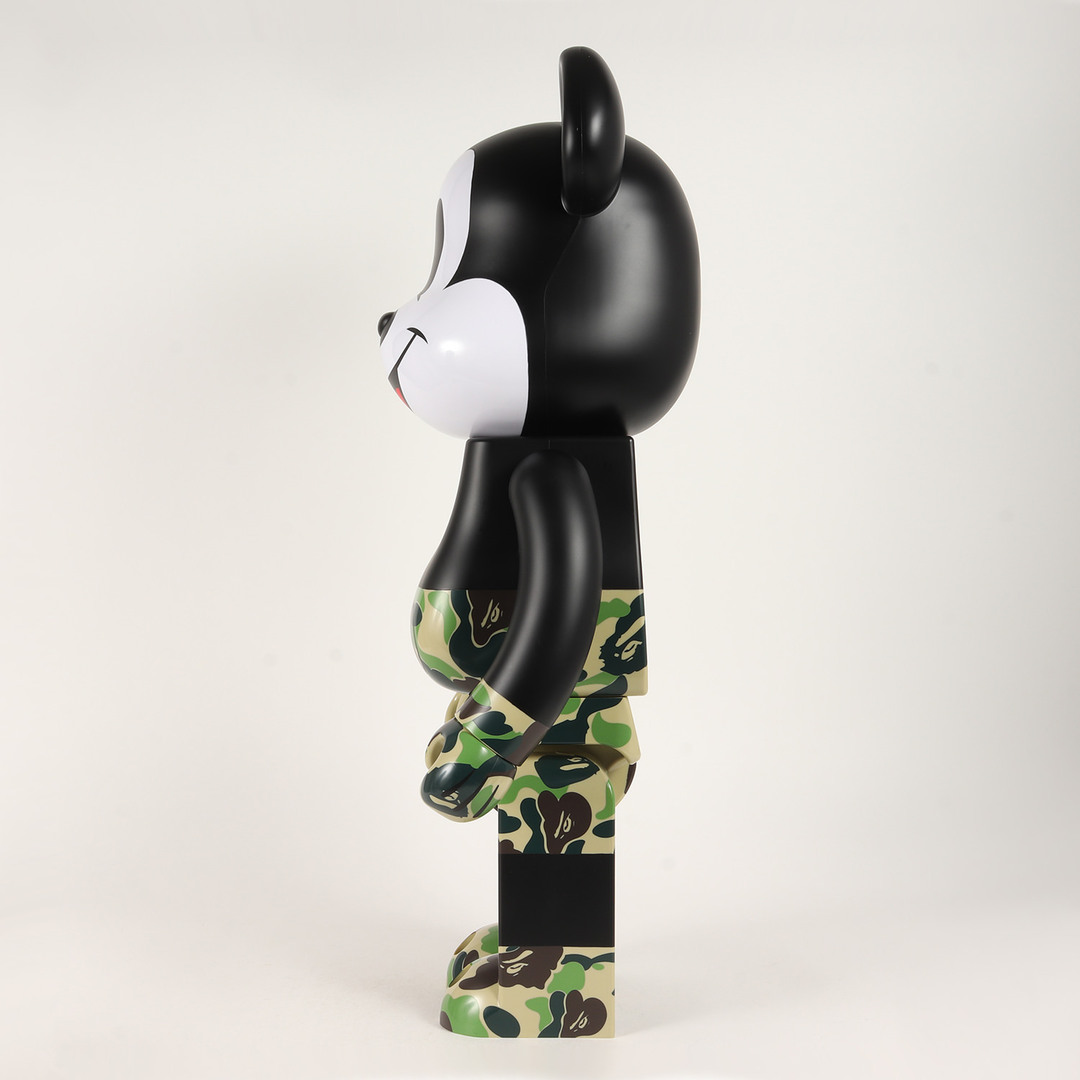 A BATHING APE(アベイシングエイプ)の美品 A BATHING APE ア ベイシング エイプ 2019年モデル A BATHING APE BE@RBRICK ミッキーマウス 1000% 猿迷彩 グリーンカモ トリプルネーム コラボ Disney 【メンズ】【中古】 エンタメ/ホビーのフィギュア(その他)の商品写真