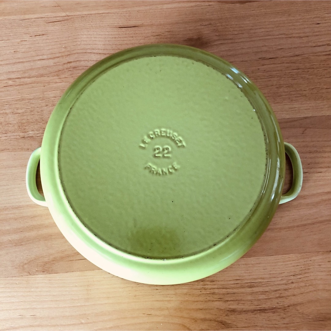 LE CREUSET(ルクルーゼ)のルクルーゼ　ココットロンド　22cm ライムグリーン インテリア/住まい/日用品のキッチン/食器(鍋/フライパン)の商品写真