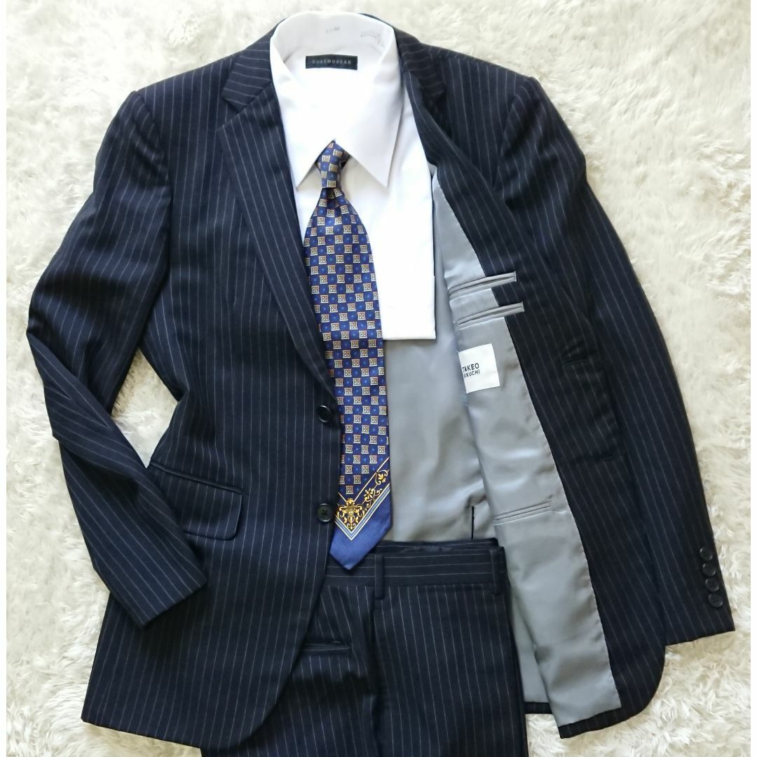 TAKEO KIKUCHI(タケオキクチ)のタケオキクチ スーツセットアップ ストライプ　鉄紺　ウール混　M　総裏地　２つB メンズのスーツ(セットアップ)の商品写真