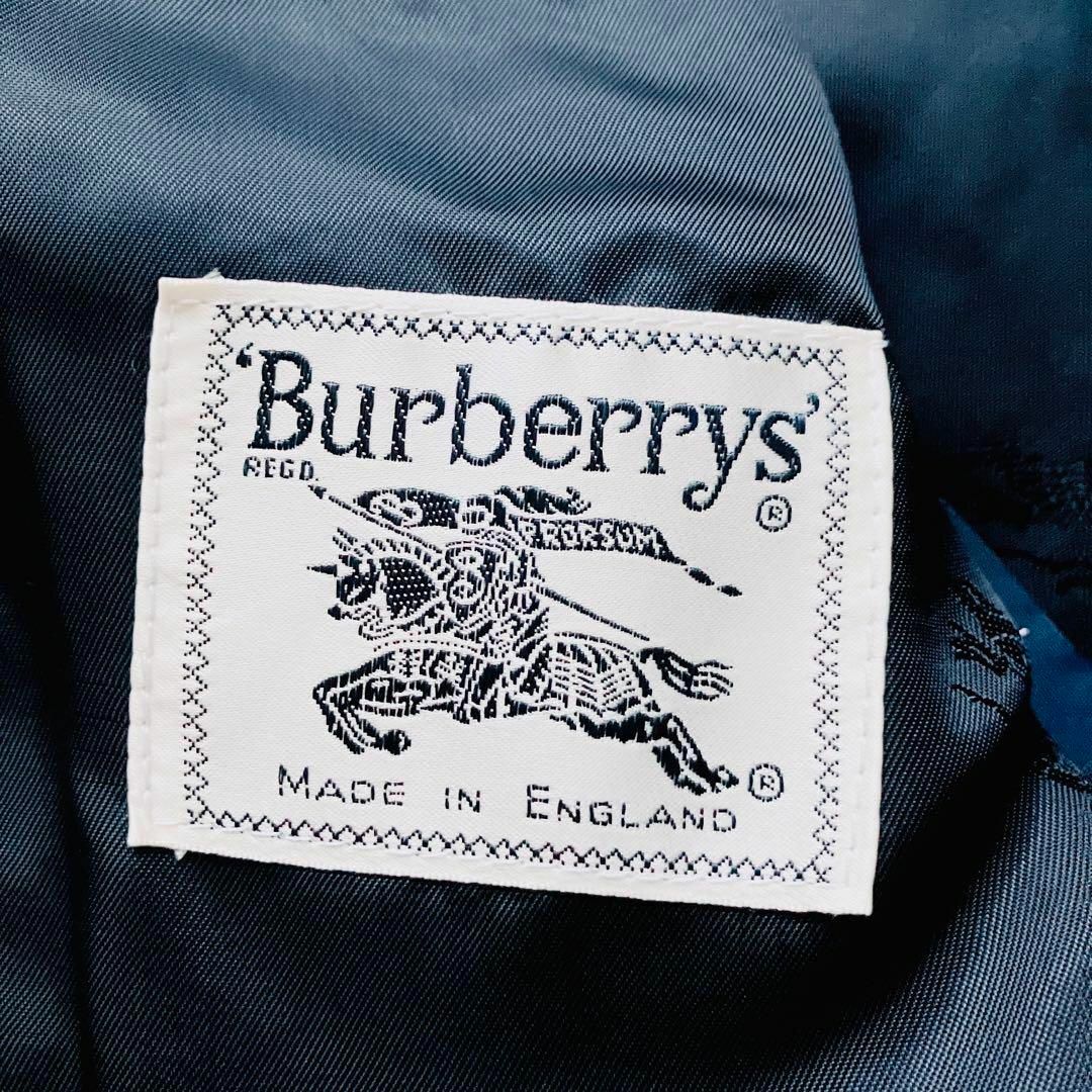 BURBERRY(バーバリー)の【美品】バーバリー  ダブルブレザー　紺ブレ　金ボタン ホースロゴ刻印ボタン レディースのジャケット/アウター(テーラードジャケット)の商品写真