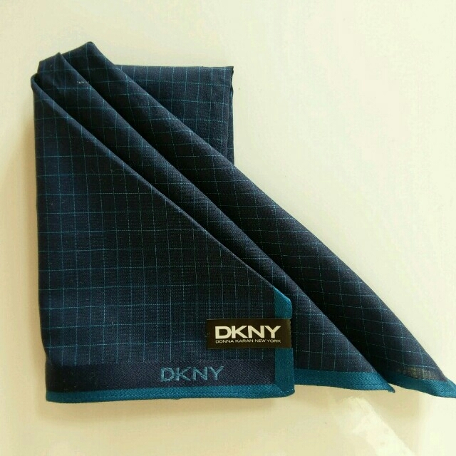 DKNY(ダナキャランニューヨーク)のkuu様専用【新品・未使用】DKNY ハンカチセット メンズのファッション小物(ハンカチ/ポケットチーフ)の商品写真