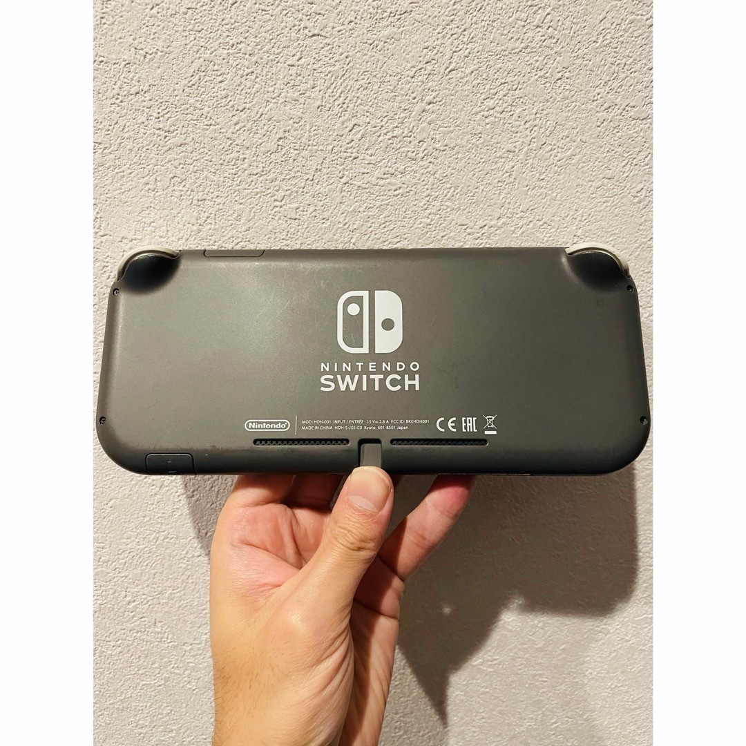 Nintendo Switch(ニンテンドースイッチ)のSwitch lite グレー エンタメ/ホビーのゲームソフト/ゲーム機本体(携帯用ゲーム機本体)の商品写真