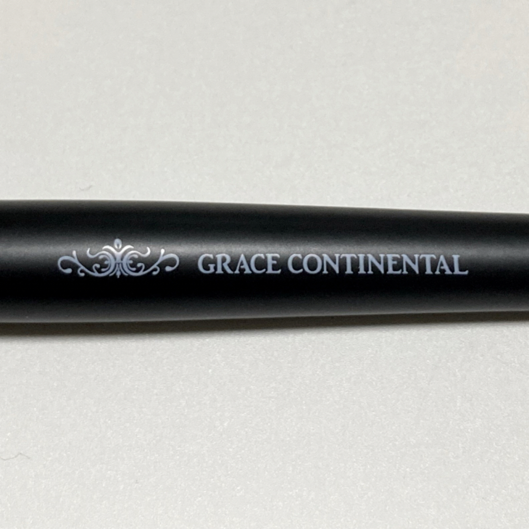 GRACE CONTINENTAL(グレースコンチネンタル)の新品未使用 GRACE CONTINENTAL メイクブラシ 4本 グレコン コスメ/美容のメイク道具/ケアグッズ(ブラシ・チップ)の商品写真