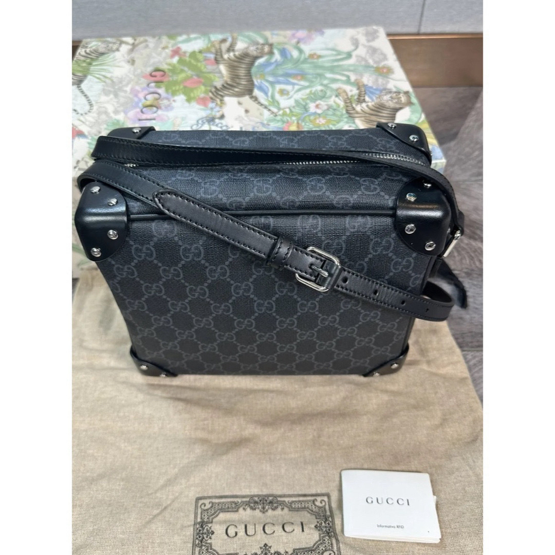 Gucci(グッチ)のグッチ　GGスプリームキャンバス　トランク　ショルダーレザーバッグ【正規未使用】 メンズのバッグ(ショルダーバッグ)の商品写真