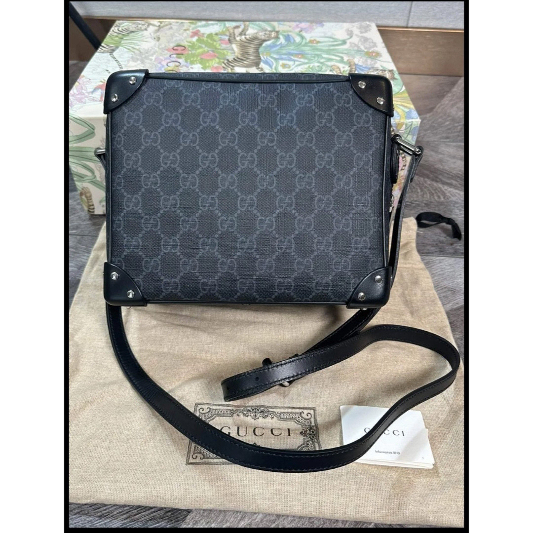 Gucci(グッチ)のグッチ　GGスプリームキャンバス　トランク　ショルダーレザーバッグ【正規未使用】 メンズのバッグ(ショルダーバッグ)の商品写真