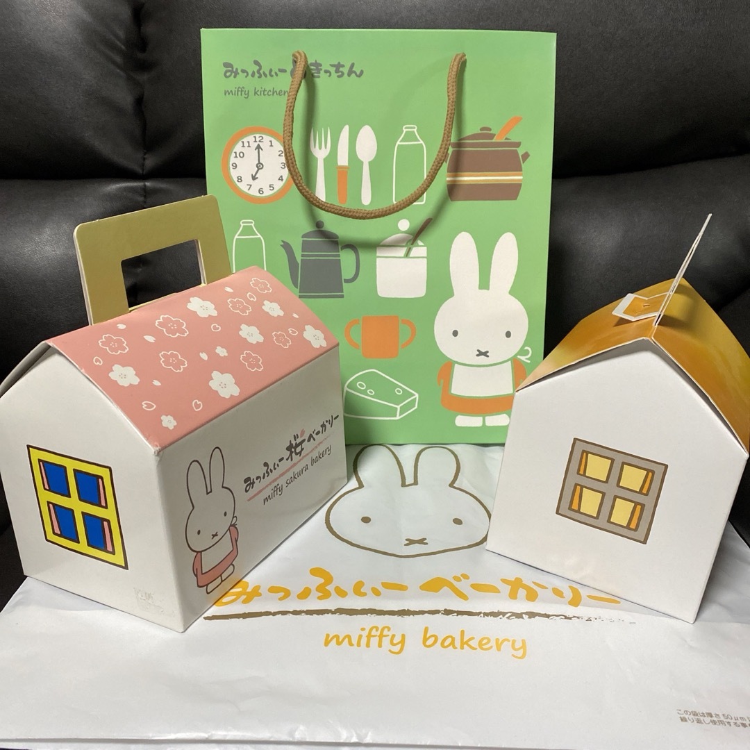 miffy(ミッフィー)のミッフイーベーカリー　紙袋・BOX  2個・レジ袋 エンタメ/ホビーのおもちゃ/ぬいぐるみ(キャラクターグッズ)の商品写真