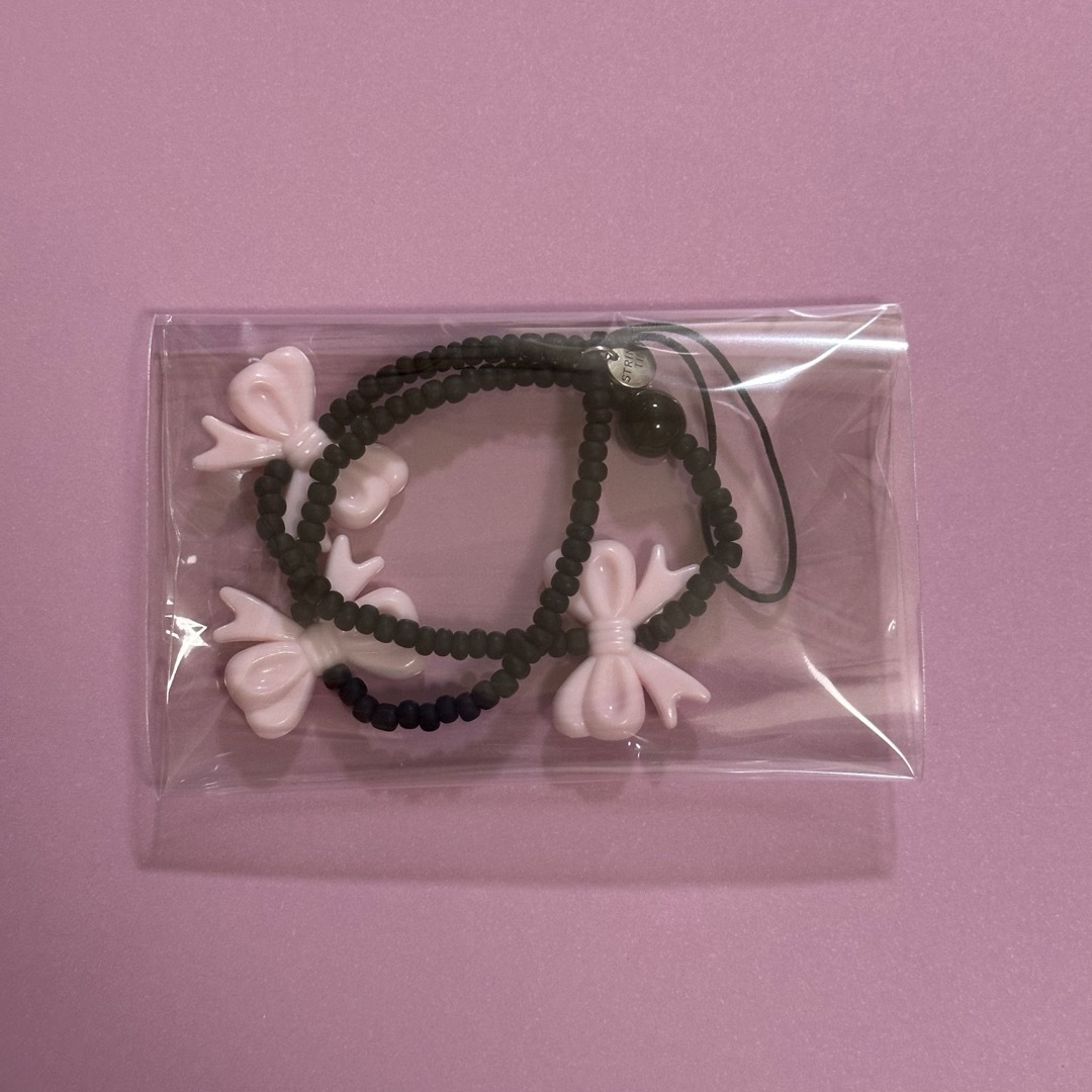 ストリングティング　string ting  リボン　ピンクブラック　ストラップ ハンドメイドのスマホケース/アクセサリー(スマホストラップ/チャーム)の商品写真