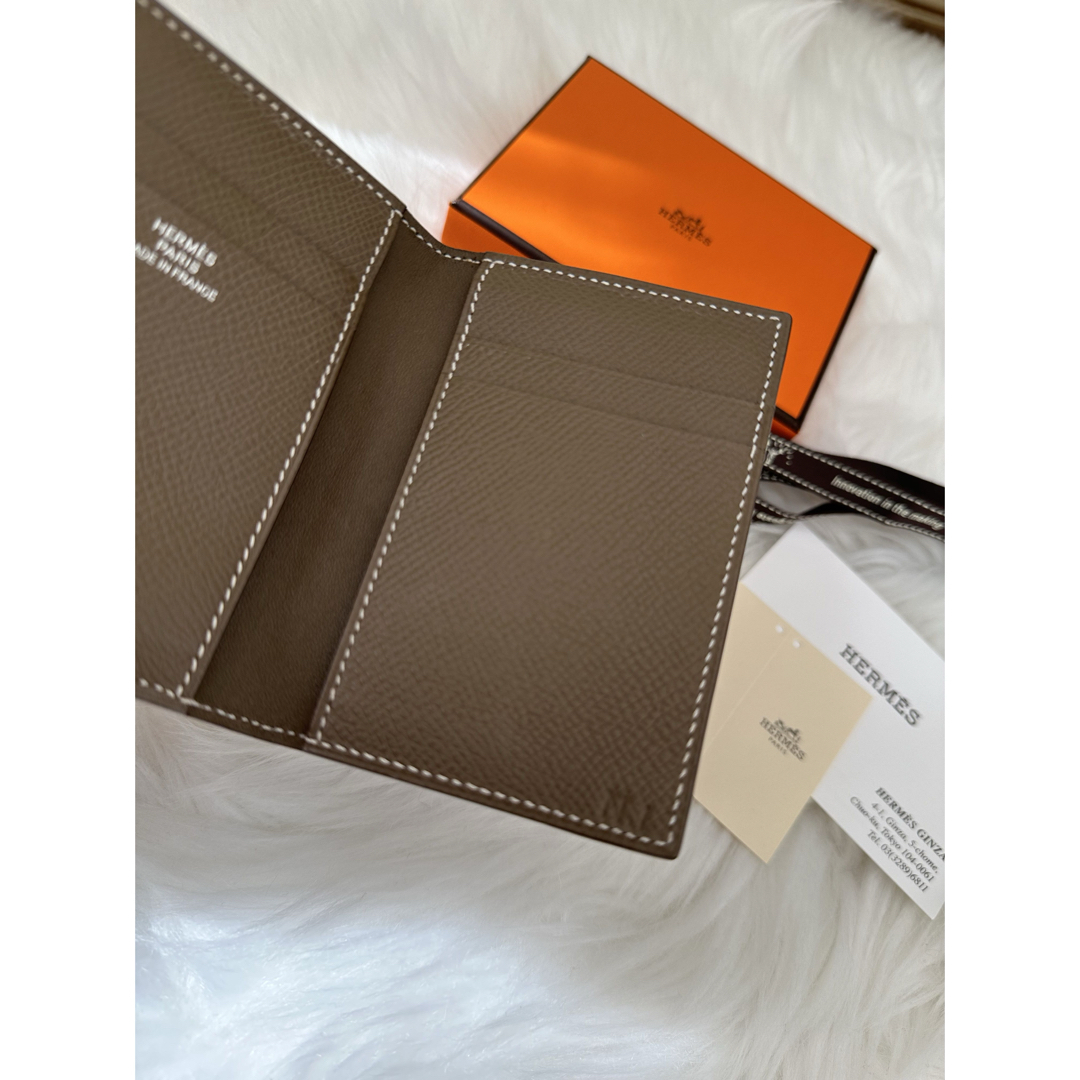 Hermes(エルメス)のHERMES エルメス　ヴォーエプソン　カードケース　名刺入れ　エトゥープ レディースのファッション小物(名刺入れ/定期入れ)の商品写真