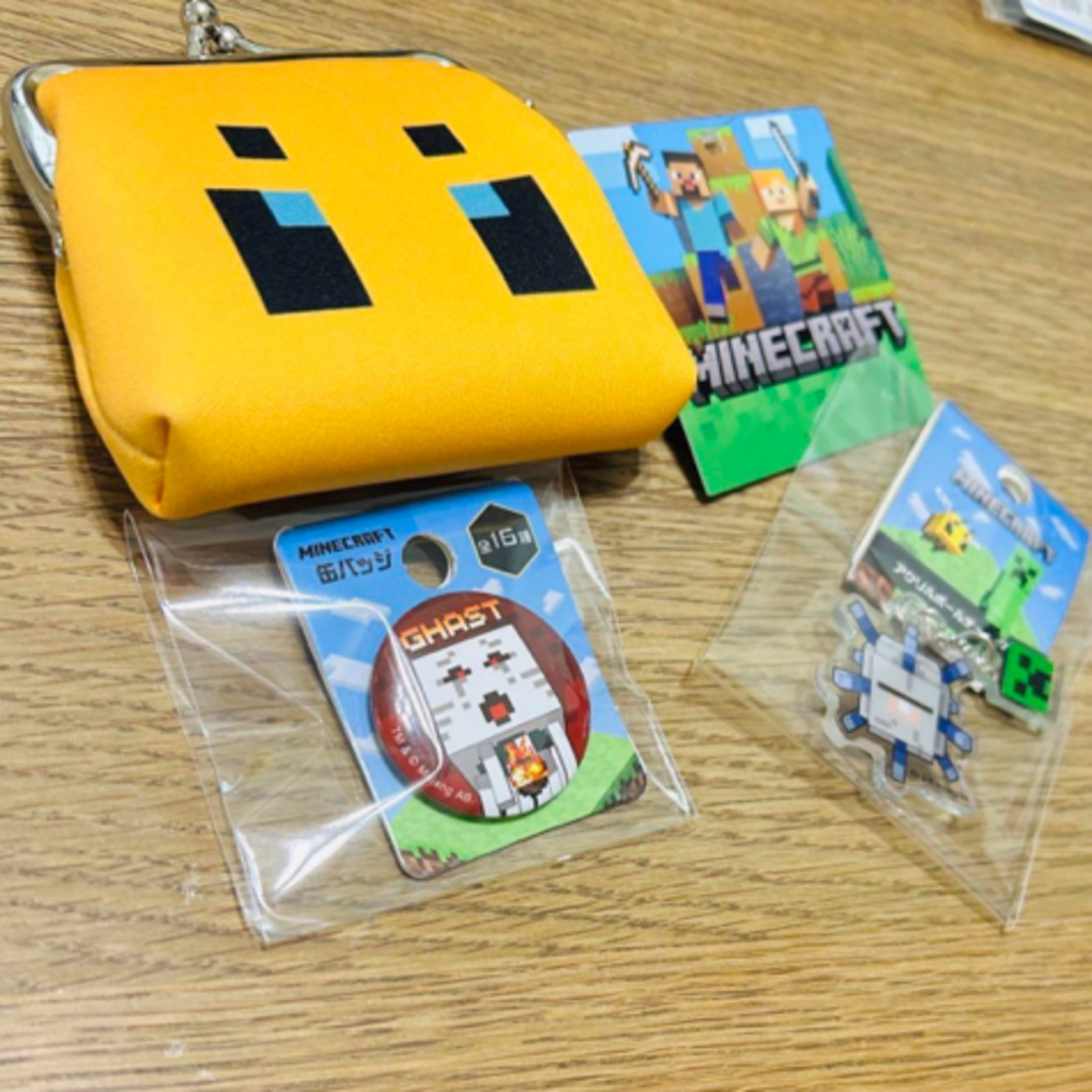 Minecraft(マインクラフト)の新品未使用　マイクラ　コインケース　ハチ　おまけ付き　キーホルダー　缶バッジ メンズのファッション小物(コインケース/小銭入れ)の商品写真