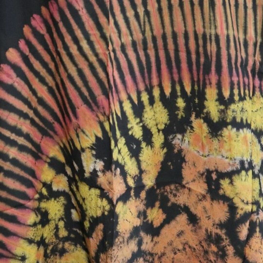 【新品】タイダイ　ワイドサイズチュニックカットソー　オレンジ系の絞り染　黒 レディースのトップス(Tシャツ(半袖/袖なし))の商品写真