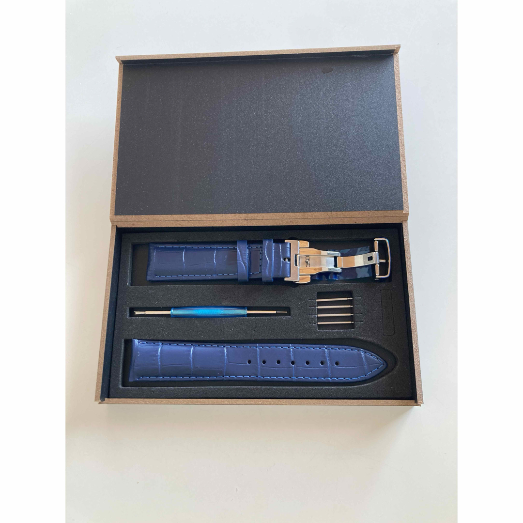 レザーウォッチバンド　ブルー　工具　専用ケース付属 メンズの時計(レザーベルト)の商品写真