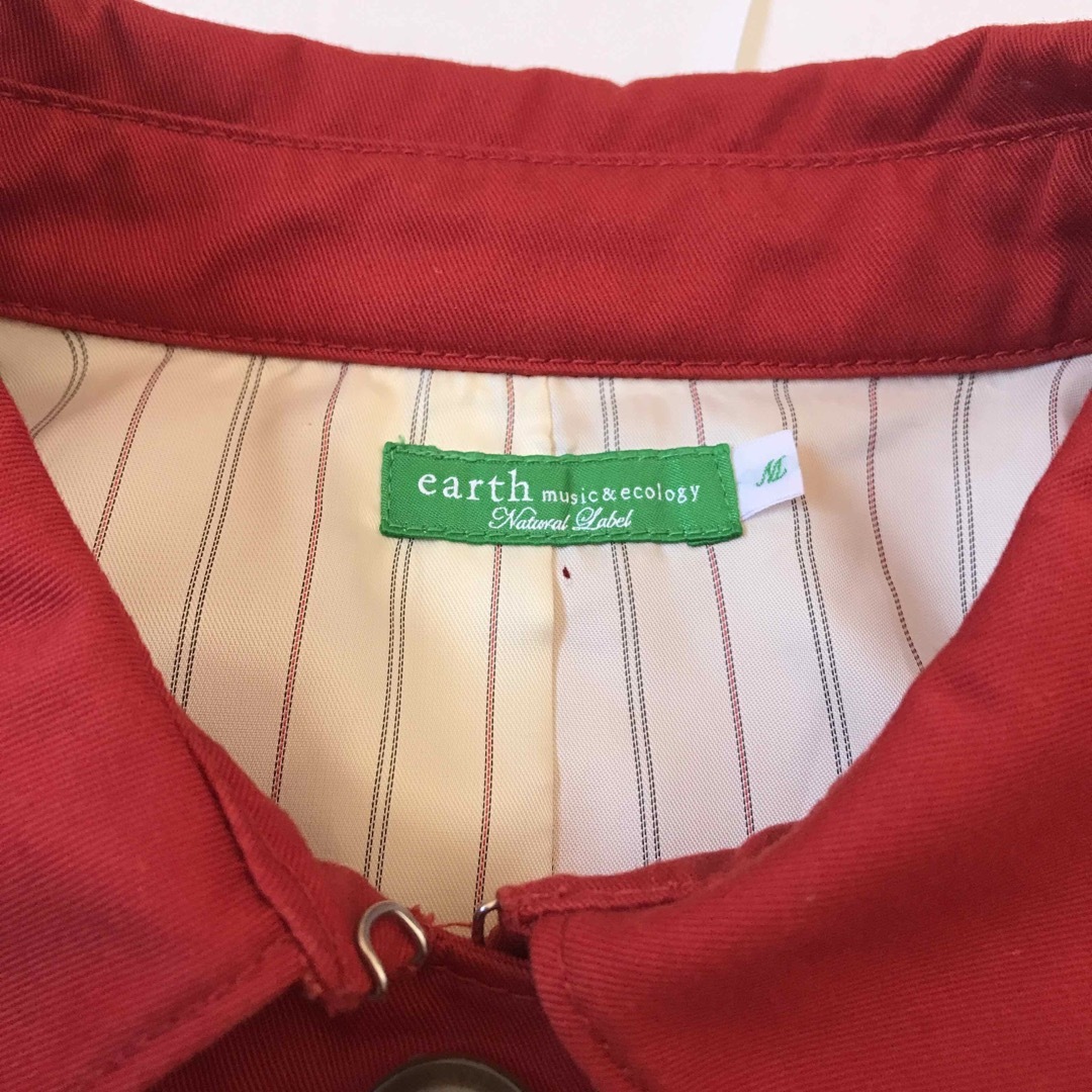 earth トレンチコート  ロング　赤　レッド　M レディースのジャケット/アウター(トレンチコート)の商品写真